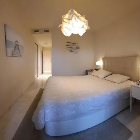 A Golf & Chez Pascale Et Alain Apartmán *